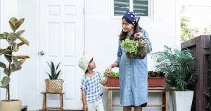คุยกับคุณโมส เจ้าของเพจ Mom Diary คุณแม่ยุคใหม่อาชีพนักอยู่บ้าน Mom Diary เจียไต๋ ซองเมล็ดพันธุ์ใหม่ เจียไต๋ซองeasy ปลูกผักสลัด ปลูกผักในบ้าน แม่โมส น้องพิกเซล ปลูกผัก